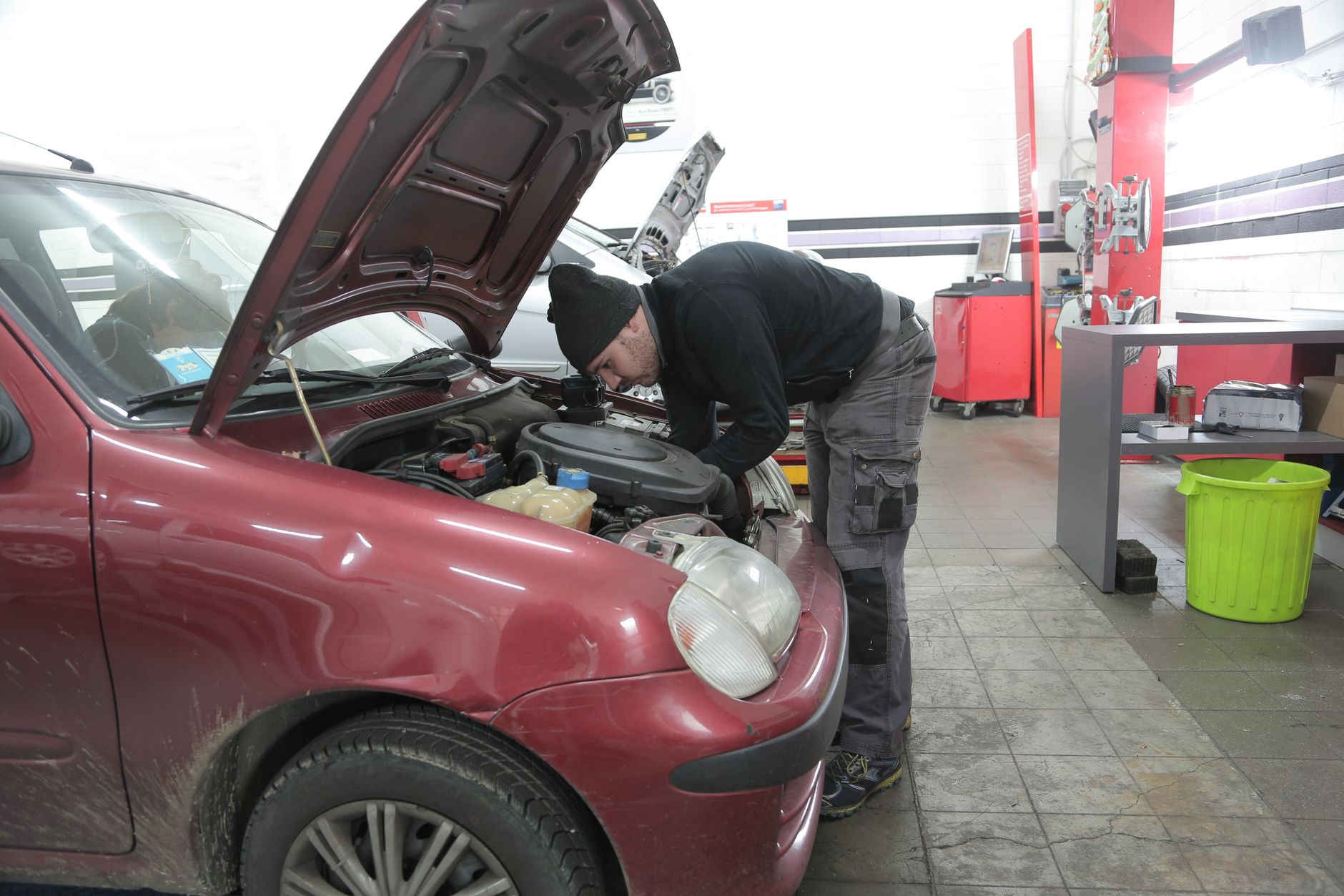 Réparation voiture équipe à Tours